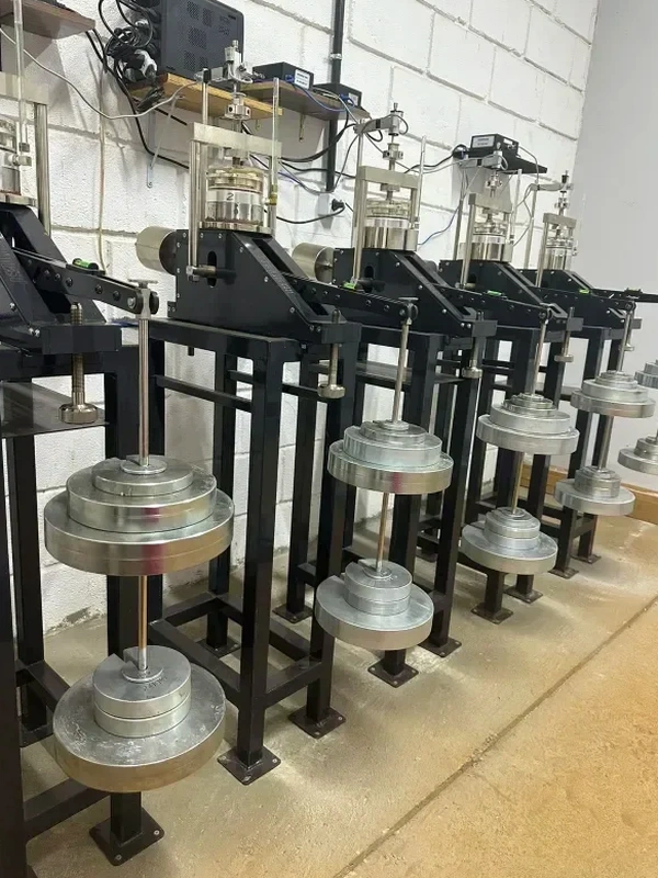 Illustrative image of Oedometer consolidation test in Chandler